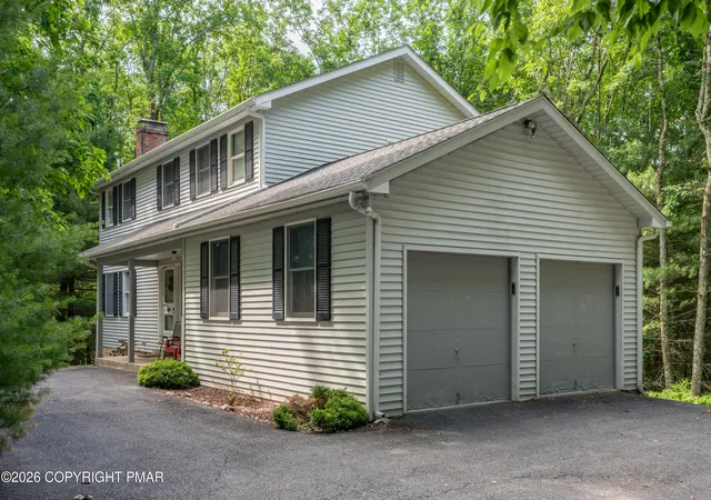 Homes for sale in Saylorsburg, PA | 214 Majestic Dr, Saylorsburg, PA 18353 | MLS# PM-142630