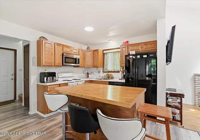 Photo 5 of Single family home for sale at 184 Cambridge Ct, Bushkill, PA 18324 | MLS# PM-142670 | Listing updated on 2026-08-07