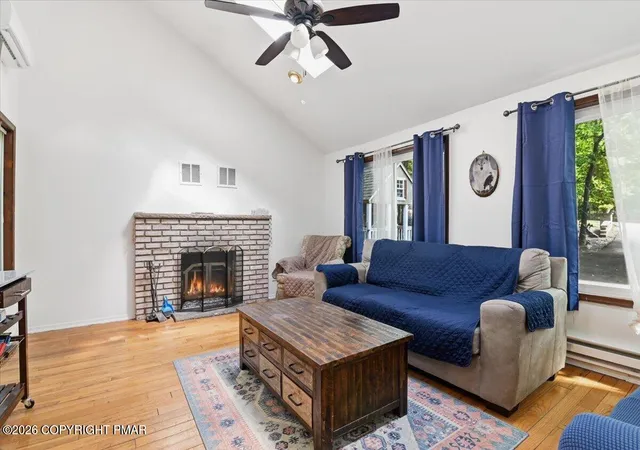 Photo 3 of Single family home for sale at 184 Cambridge Ct, Bushkill, PA 18324 | MLS# PM-142670 | Listing updated on 2026-10-02
