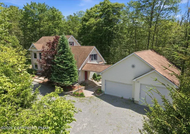 Homes for sale in Blakeslee, PA | 322 Scenic Dr, Blakeslee, PA 18610 | MLS# PM-142642