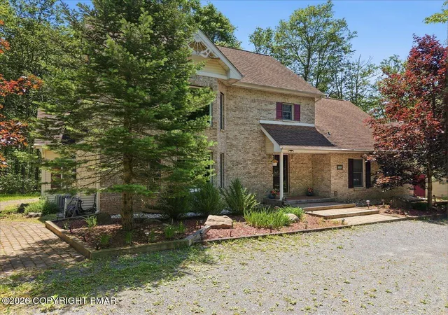 Homes for sale in Blakeslee, PA | 322 Scenic Dr, Blakeslee, PA 18610 | MLS# PM-142642
