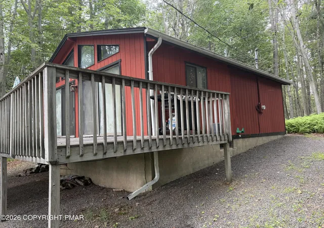 Homes for sale in Pocono Lake, PA | 1213 Penn Ct, Pocono Lake, PA 18347 | MLS# PM-142657