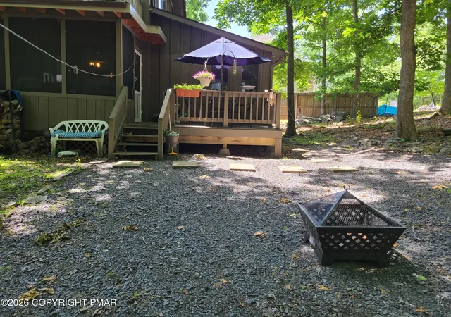 Homes for sale in Bushkill, PA | 424 Saunders Dr, Bushkill, PA 18324 | MLS# PM-142649