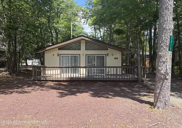 Homes for sale in Tobyhanna, PA | 8419 Porcupine Dr, Tobyhanna, PA 18466 | MLS# PM-142658