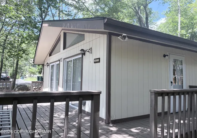 Homes for sale in Tobyhanna, PA | 8419 Porcupine Dr, Tobyhanna, PA 18466 | MLS# PM-142658