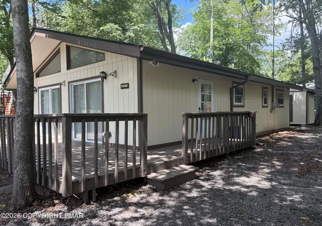 Homes for sale in Tobyhanna, PA | 8419 Porcupine Dr, Tobyhanna, PA 18466 | MLS# PM-142658