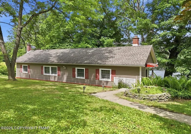 Homes for sale in Mount Bethel, PA | 4403 River Rd, Mount Bethel, PA 18343 | MLS# PM-142668
