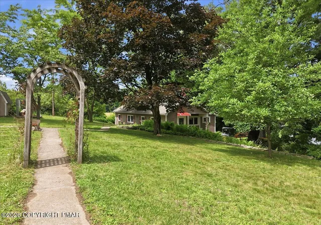 Homes for sale in Mount Bethel, PA | 4403 River Rd, Mount Bethel, PA 18343 | MLS# PM-142668