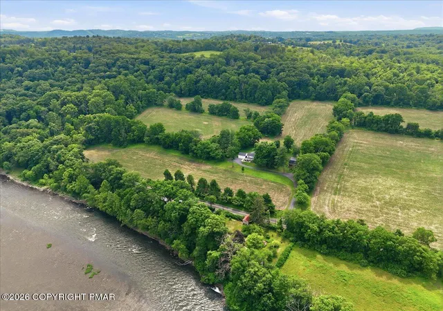 Homes for sale in Mount Bethel, PA | 4403 River Rd, Mount Bethel, PA 18343 | MLS# PM-142668