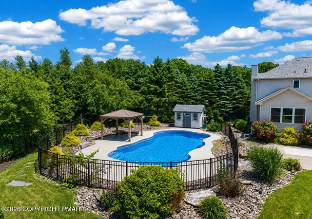 Photo 3 of Single family home for sale at 220 Pennbrook Rd, Stroudsburg, PA 18360 | MLS# PM-142774 | Listing updated on 2026-09-25