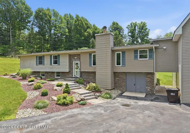 Homes for sale in Saylorsburg, PA | 226 Circle Dr S, Saylorsburg, PA 18353 | MLS# PM-142675