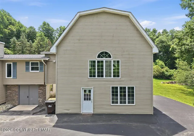 Homes for sale in Saylorsburg, PA | 226 Circle Dr S, Saylorsburg, PA 18353 | MLS# PM-142675
