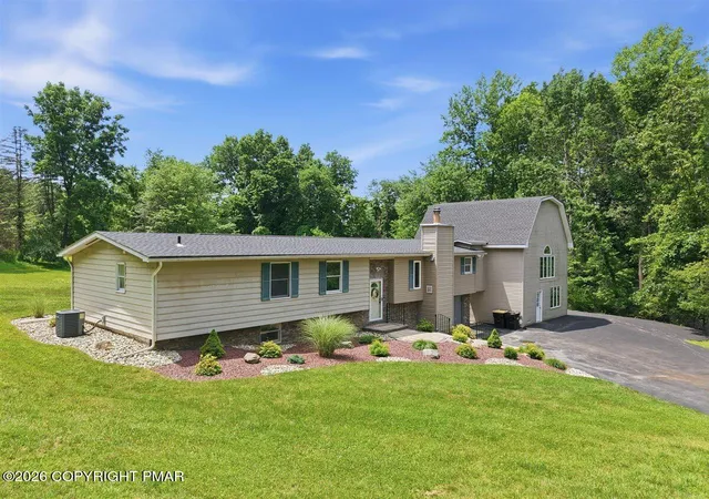 Homes for sale in Saylorsburg, PA | 226 Circle Dr S, Saylorsburg, PA 18353 | MLS# PM-142675