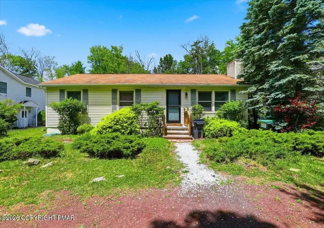Homes for sale in Tobyhanna, PA | 153 Seminole Trl, Tobyhanna, PA 18466 | MLS# PM-142690