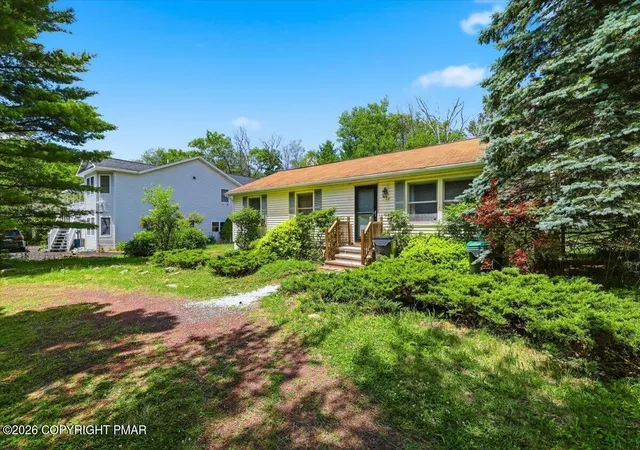 Homes for sale in Tobyhanna, PA | 153 Seminole Trl, Tobyhanna, PA 18466 | MLS# PM-142690