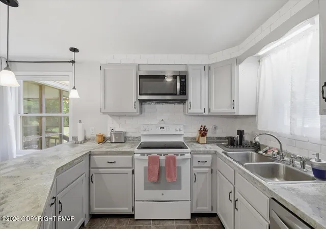 Homes for sale in Tobyhanna, PA | 153 Seminole Trl, Tobyhanna, PA 18466 | MLS# PM-142690