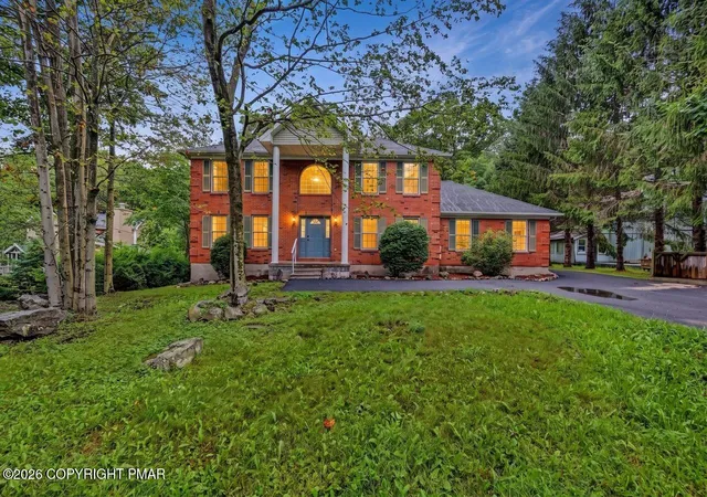 Homes for sale in Tobyhanna, PA | 564 Cayuga Dr, Tobyhanna, PA 18466 | MLS# PM-142898