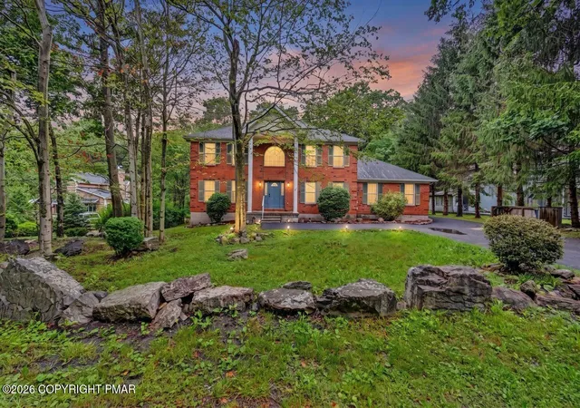 Homes for sale in Tobyhanna, PA | 564 Cayuga Dr, Tobyhanna, PA 18466 | MLS# PM-142898