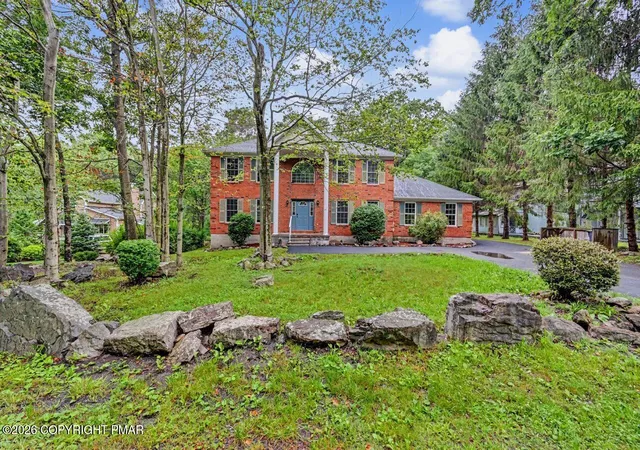 Homes for sale in Tobyhanna, PA | 564 Cayuga Dr, Tobyhanna, PA 18466 | MLS# PM-142898
