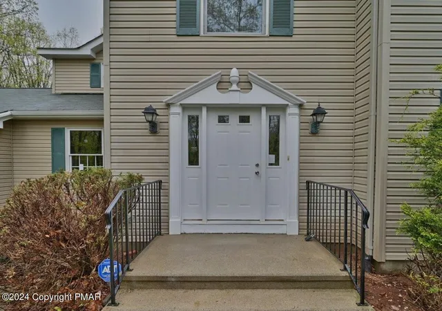 Homes for sale in Effort, PA | 1158 Brian Ln, Effort, PA 18330 | MLS# PM-142743