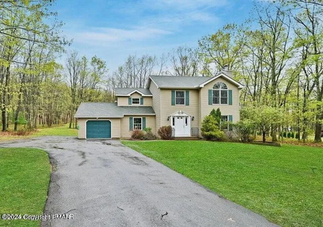 Homes for sale in Effort, PA | 1158 Brian Ln, Effort, PA 18330 | MLS# PM-142743