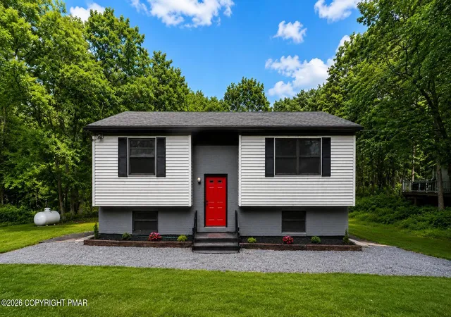 Homes for sale in Long Pond, PA | 148 Granite Rd, Long Pond, PA 18334 | MLS# PM-142724