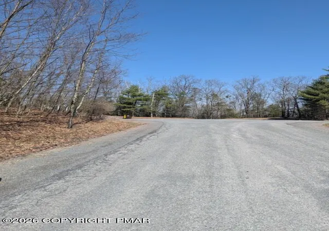 3rd image of 9 Hollow Dr 9 Dr, Stroudsburg, PA 18360 | MLS# PM-142748