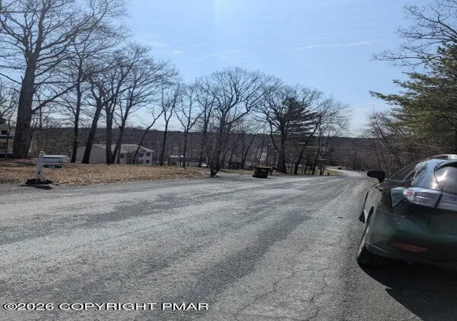 5th image of 9 Hollow Dr 9 Dr, Stroudsburg, PA 18360 | MLS# PM-142748