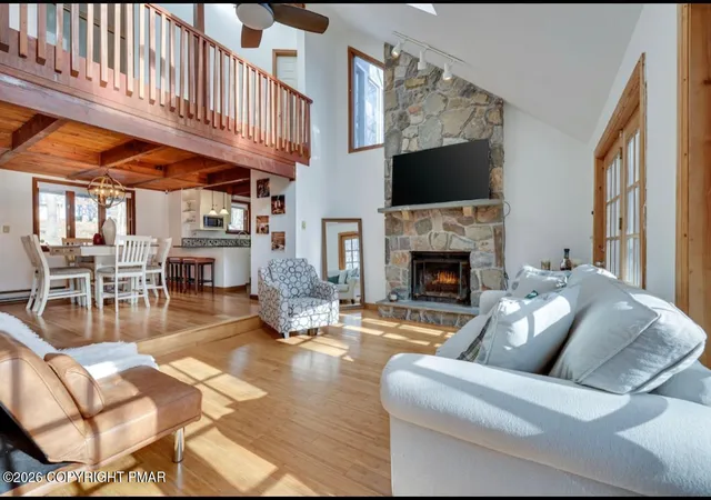 Homes for sale in Bushkill, PA | 123 Banbury Dr, Bushkill, PA 18324 | MLS# PM-142765