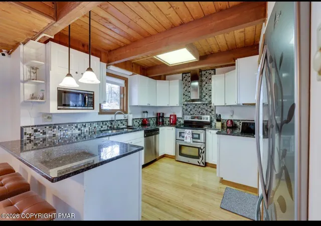 Homes for sale in Bushkill, PA | 123 Banbury Dr, Bushkill, PA 18324 | MLS# PM-142765