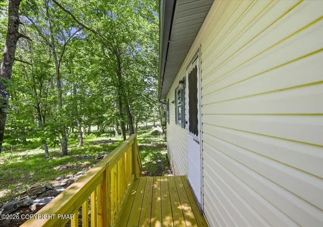 Homes for sale in Bushkill, PA | 214 Hummingbird Trl, Bushkill, PA 18324 | MLS# PM-142838