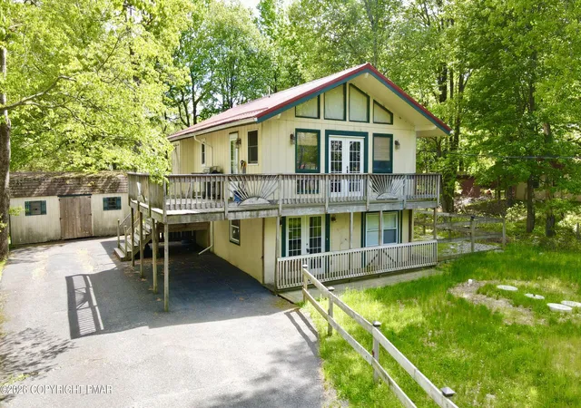 Homes for sale in Long Pond, PA | 401 Clearview Dr, Long Pond, PA 18334 | MLS# PM-142818