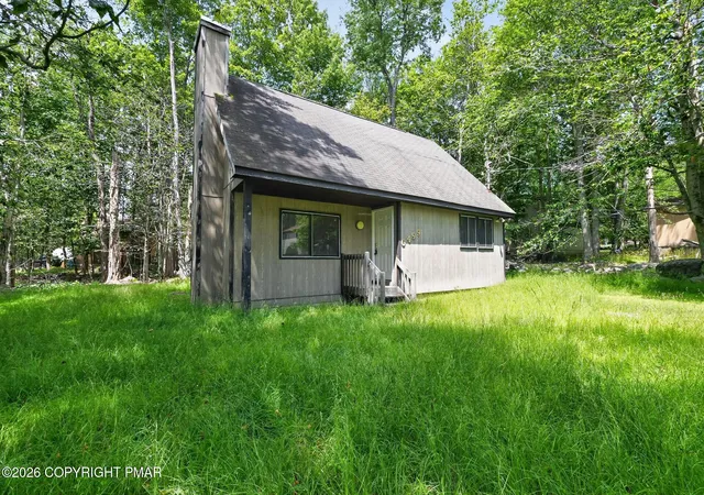 Homes for sale in Tobyhanna, PA | 7544 Eagle Rock Dr, Tobyhanna, PA 18466 | MLS# PM-142834