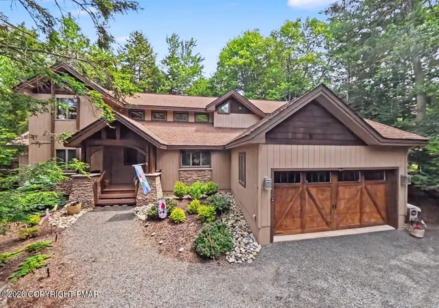 Homes for sale in Pocono Pines, PA | 6135 Lakeview Dr, Pocono Pines, PA 18350 | MLS# PM-142960