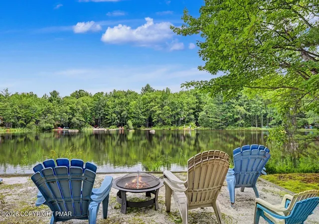 Homes for sale in Pocono Pines, PA | 6135 Lakeview Dr, Pocono Pines, PA 18350 | MLS# PM-142960