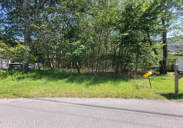 Homes for sale in Tobyhanna, PA | 424 Bumble Bee Wy, Tobyhanna, PA 18466 | MLS# PM-142845