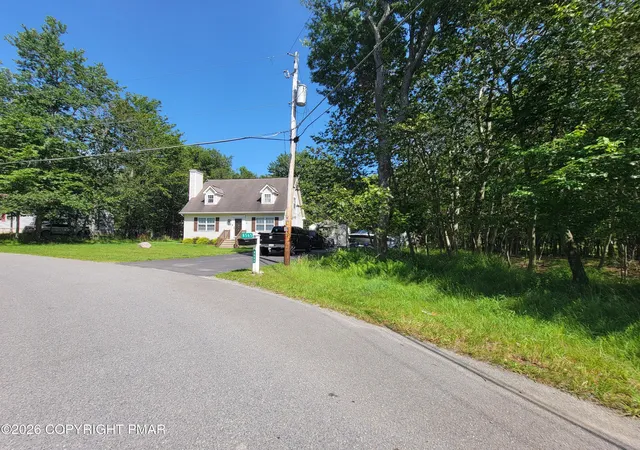 Homes for sale in Tobyhanna, PA | 424 Bumble Bee Wy, Tobyhanna, PA 18466 | MLS# PM-142845