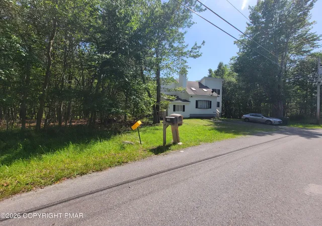 Homes for sale in Tobyhanna, PA | 424 Bumble Bee Wy, Tobyhanna, PA 18466 | MLS# PM-142845