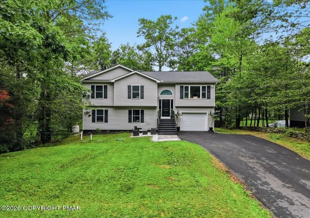 Homes for sale in Tobyhanna, PA | 520 Graham Ln, Tobyhanna, PA 18466 | MLS# PM-142927