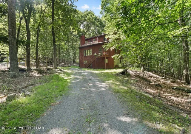 Photo 3 of Single family home for sale at 158 Saunders Dr, Bushkill, PA 18324 | MLS# PM-142868 | Listing updated on 2026-08-03
