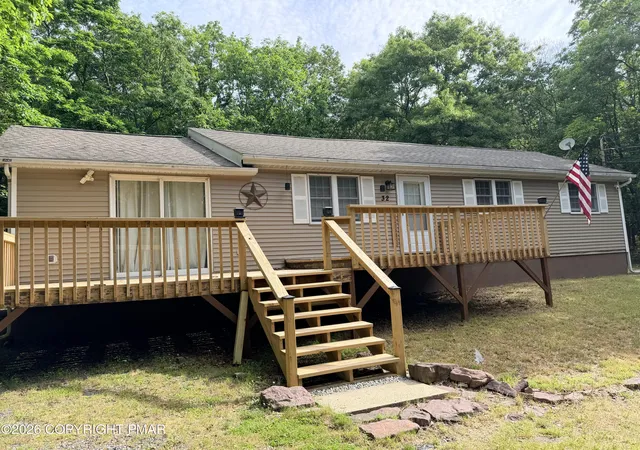 Homes for sale in Albrightsville, PA | 32 Shawnee Trl, Albrightsville, PA 18210 | MLS# PM-142877