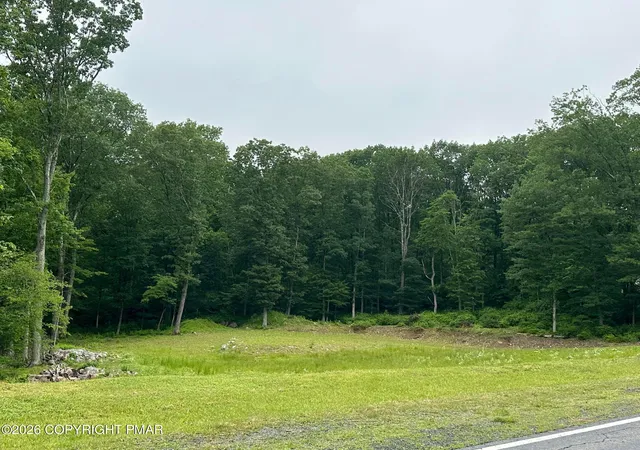 Homes for sale in Mount Bethel, PA | 183 Saddle Creek Dr, Mount Bethel, PA 18343 | MLS# PM-142874