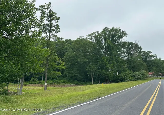 Homes for sale in Mount Bethel, PA | 183 Saddle Creek Dr, Mount Bethel, PA 18343 | MLS# PM-142874