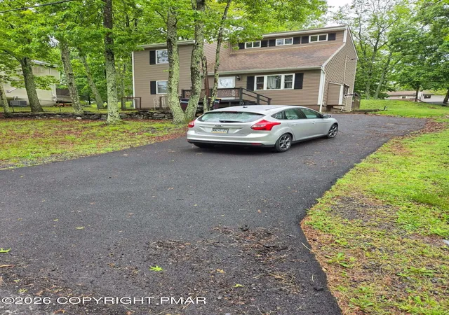 Homes for sale in Bushkill, PA | 2114 Lakeview Rd, Bushkill, PA 18324 | MLS# PM-142949