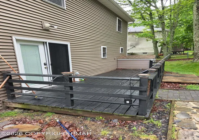 Homes for sale in Bushkill, PA | 2114 Lakeview Rd, Bushkill, PA 18324 | MLS# PM-142949