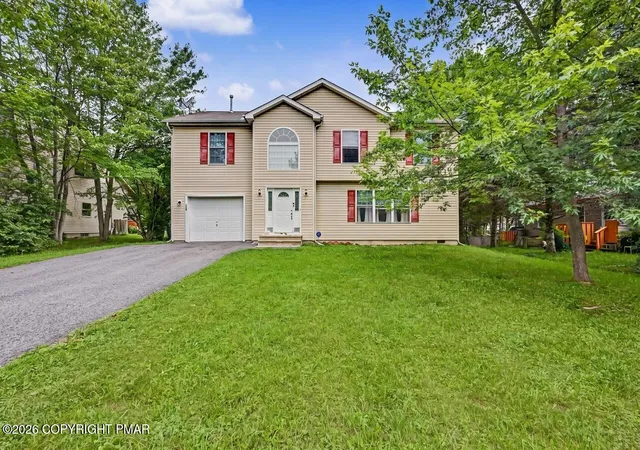 Photo 2 of Single family home for sale at 138 Fergus Way, Tobyhanna, PA 18466 | MLS# PM-143159 | Listing updated on 2026-09-10
