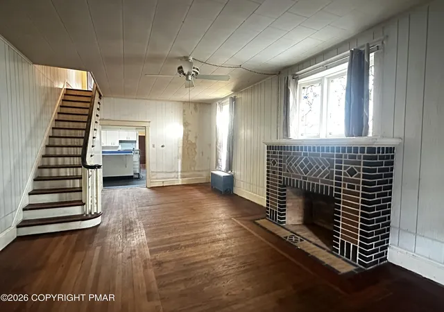Photo 4 of Single family home for sale at 729 W Norwegian St, Pottsville, PA 17901 | MLS# PM-143019 | Listing updated on 2026-10-08