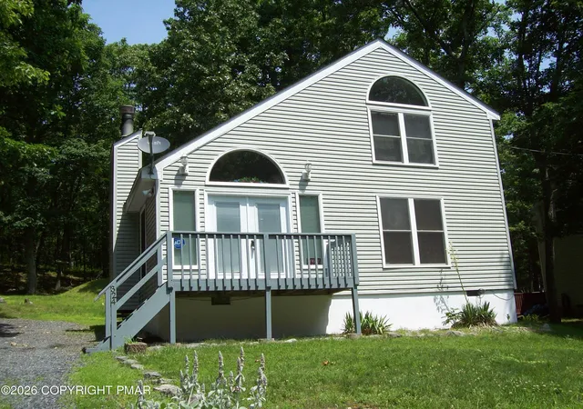 Homes for sale in Bushkill, PA | 324 Whippoorwill Dr, Bushkill, PA 18324 | MLS# PM-143020