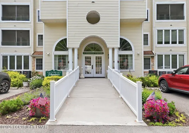 Homes for sale in Stroudsburg, PA | 5 Village Dr #1106, Stroudsburg, PA 18360 | MLS# PM-143031