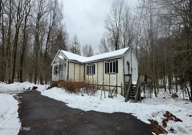 Homes for sale in Moscow, PA | 80 Woodland Dr, Moscow, PA 18444 | MLS# PM-143039